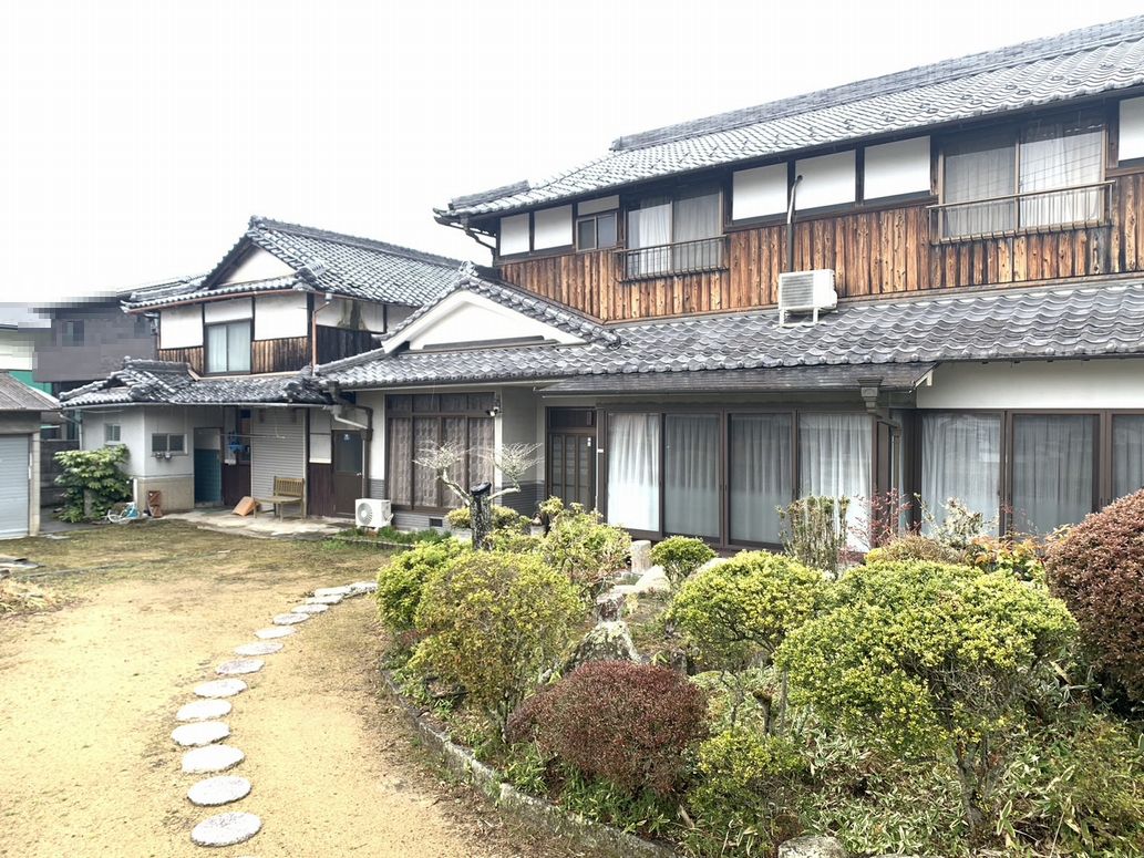 姫路市夢前町寺　広々とした敷地に建つ物置つきの日本家屋です。自然に囲まれたのどかな住環境♪
