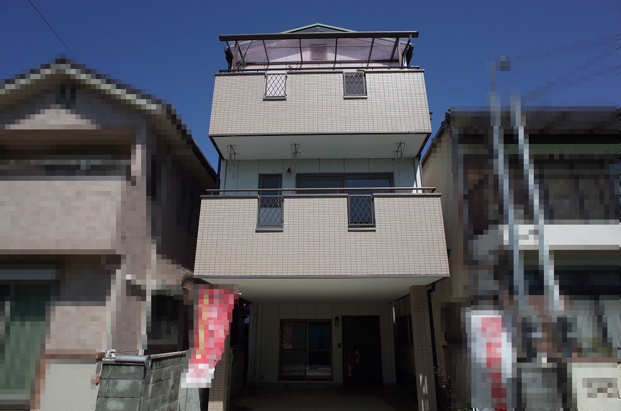 姫路市伊伝居　令和4年7月リフォーム済みの3階建てのお家です♪嬉しいインナーガレージやカップボード付き！周辺環境充実！大変便利な住環境です♪