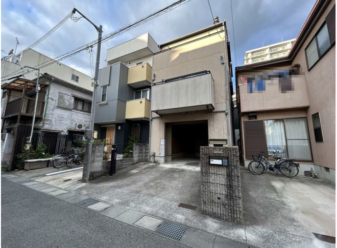 姫路市東雲町　リフォーム住宅♪JR山陽本線『姫路』駅　徒歩20分！広々23帖、南向きの明るい陽射しが差し込むLDK♪2台駐車可能の車庫付き♪