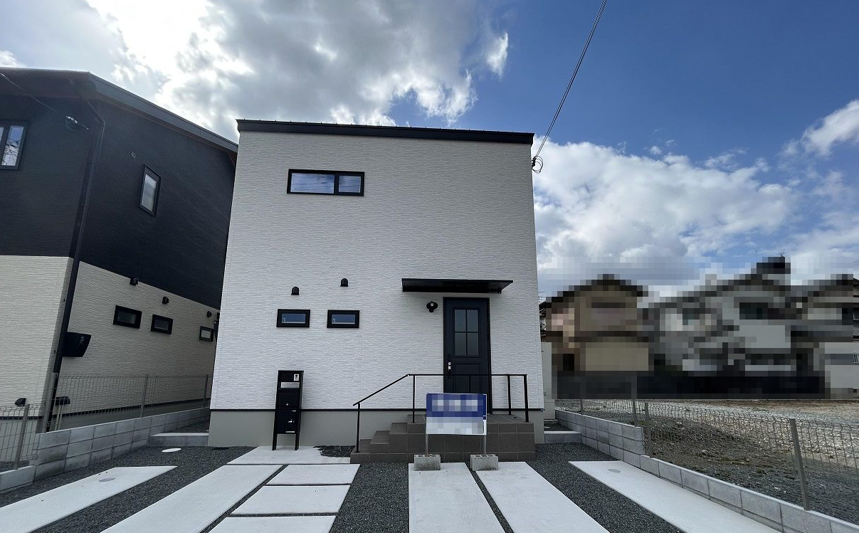 姫路市西今宿【グリーンヒルズ西今宿】２号地！JR姫新線『播磨高岡』駅　徒歩13分♪雨の日でも安心洗面室に室内干しユニット付き♪パントリー内に冷蔵庫置場があるのでLDKがすっきりとした印象に♪