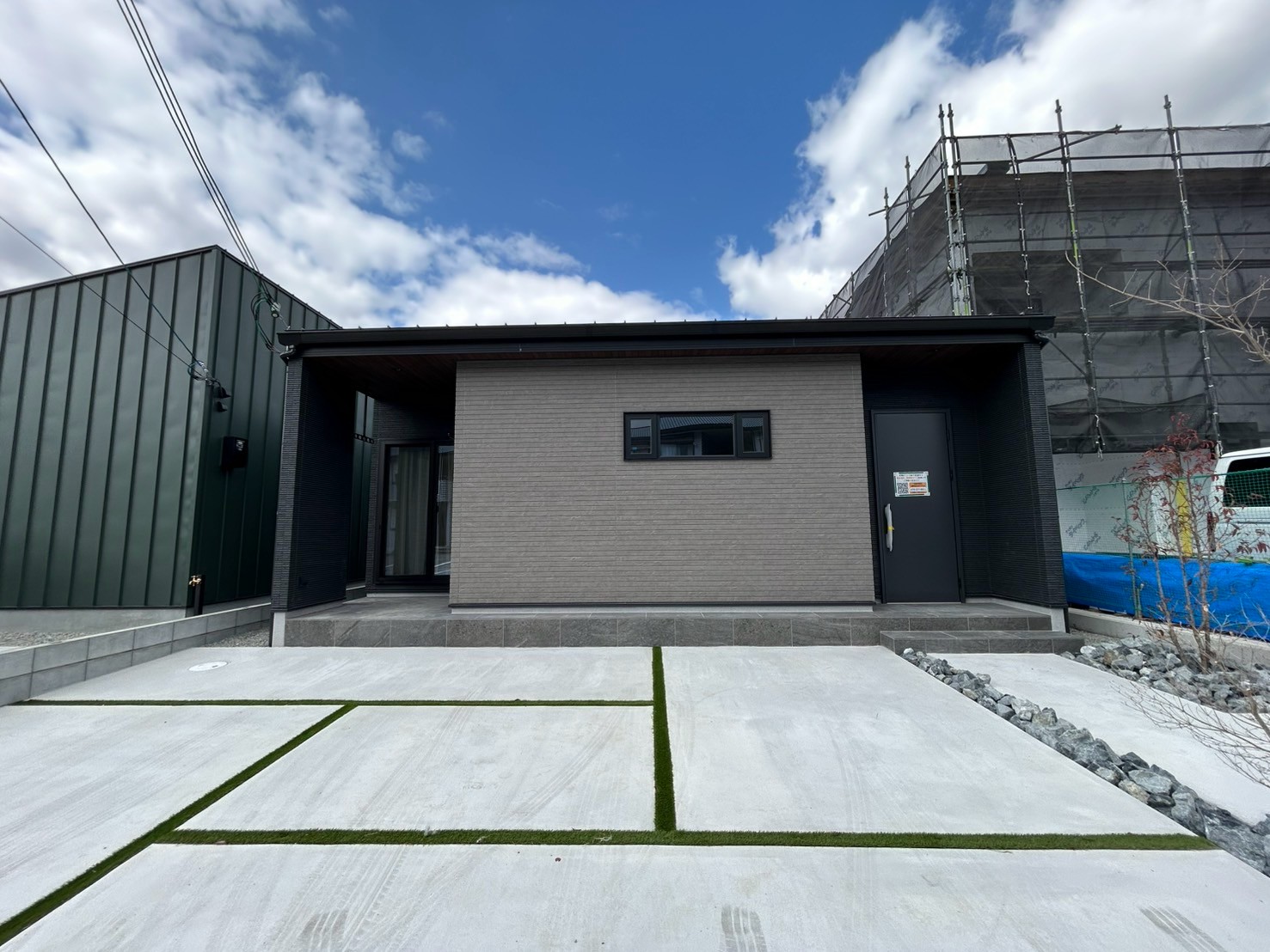 姫路市広畑区西蒲田【限定１棟！】27坪の平屋♪陽当り・通風良好な南向き♪駐車スペース3台可能(車種による)♪太陽光発電システム5.22ｋＷ搭載！