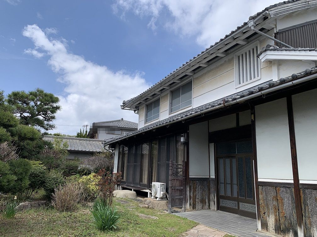 姫路市上大野　敷地面積約129坪！！ガレージや倉庫があり物置に便利です。近隣にある畑を無償で使用して頂けますので、家庭菜園などが楽しめます♪