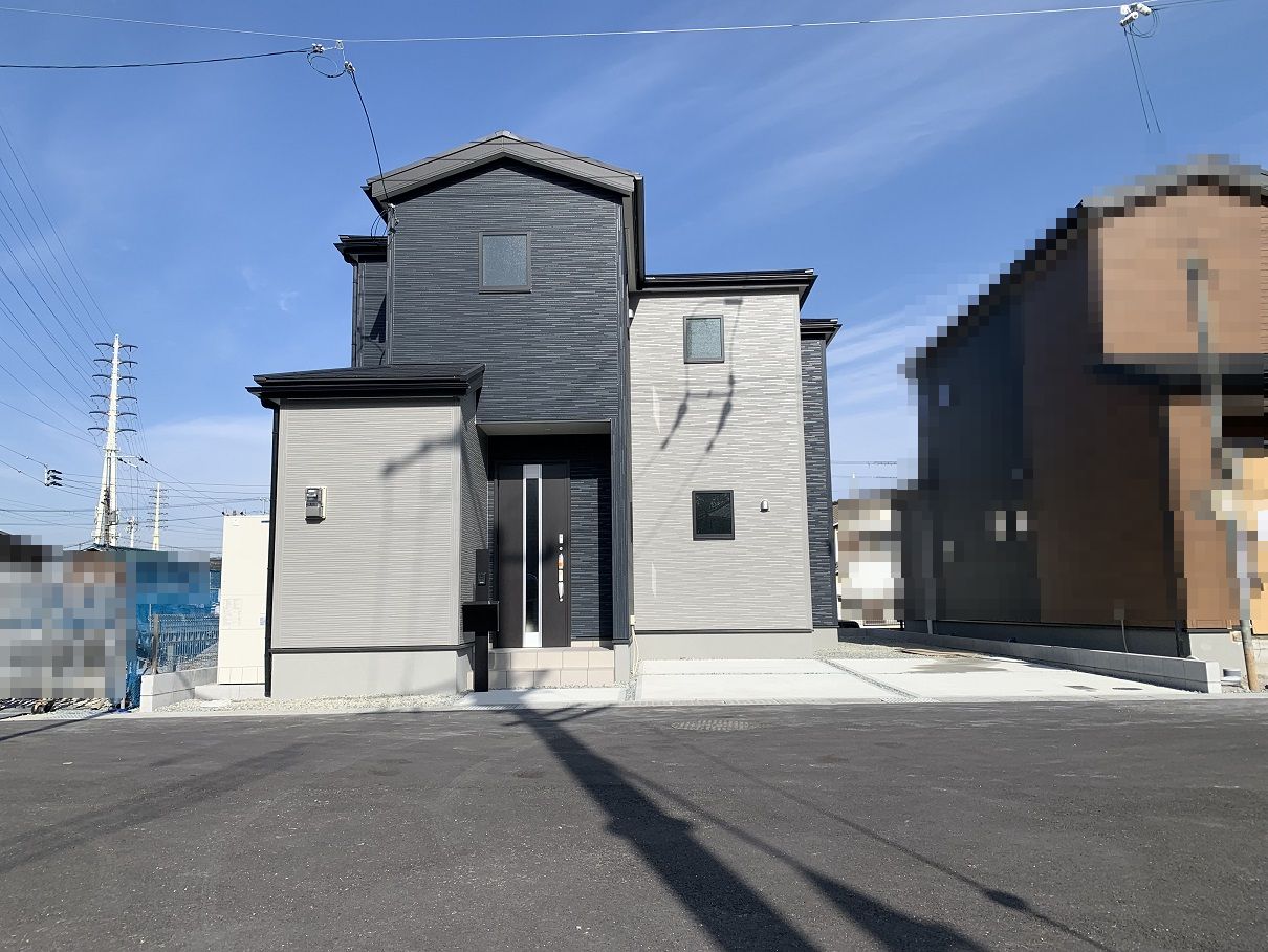 姫路市飾磨区中島（5期）全2棟！【1号棟】1階部分シャッターあり！帰宅後すぐコートやバッグなどを収納できるファミリークローゼットおかえり動線♪季節や天候に関係なく室内で洗濯物を干せます。